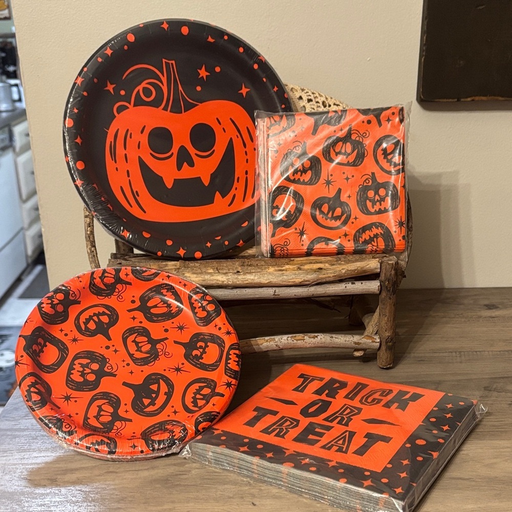 NIP TARGET Hyde & EEK! Disposable JACK O LANTERN HALLOWEEN PLATES & NAPKINS